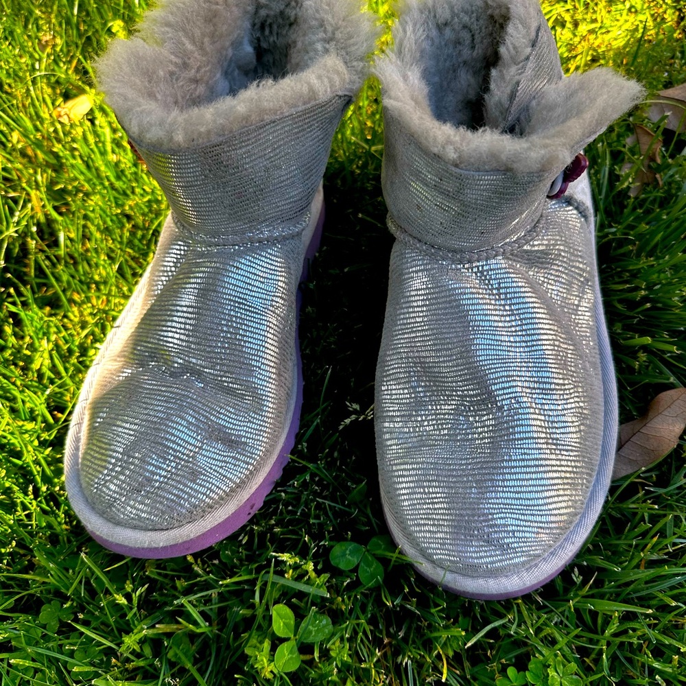 Ugg Girls Boots Short Ankle Silver Star Size 4 Special Edition Sequin Purple